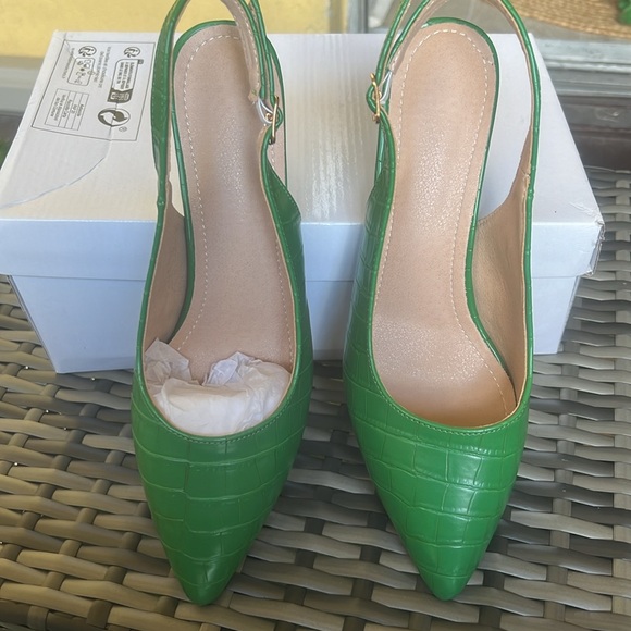 New never worn cute green shoes size 8.5 - Picture 3 of 4